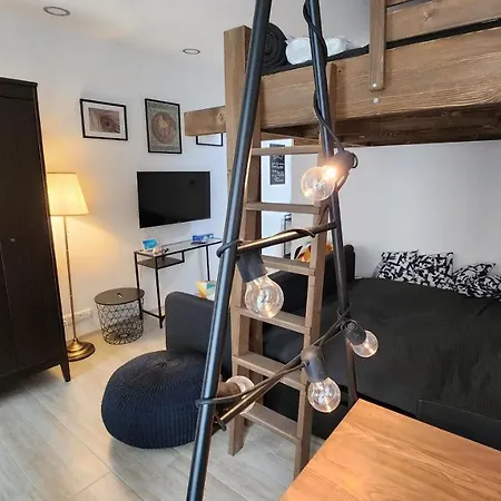 Theater Apartment *
